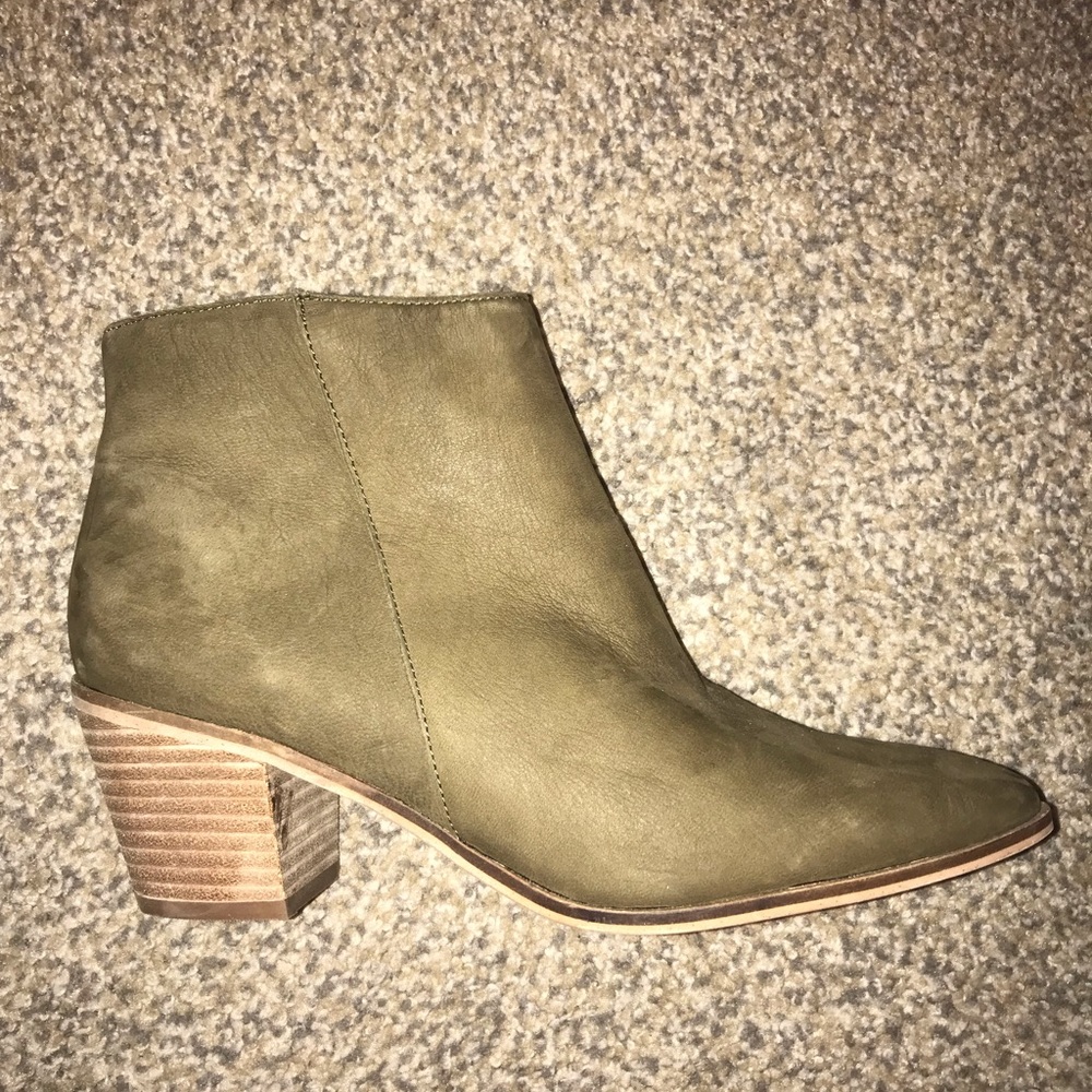 Lucky Brand NWOT size 8 bootie!